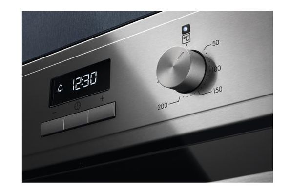 Духовка Electrolux EOF3H50BX